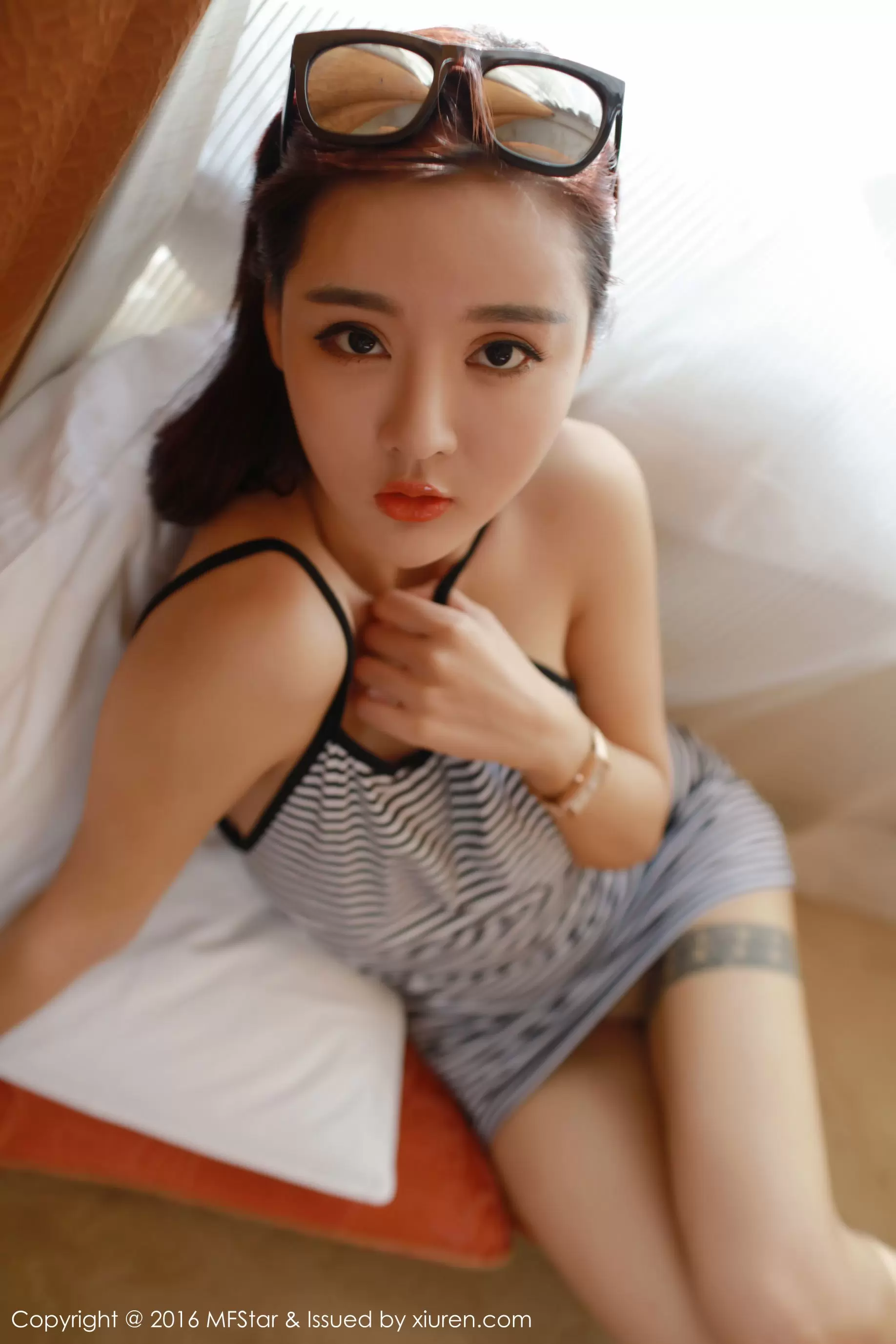 佳佳JiaJia – 五官精致、颜值靓丽且拥有傲人巨乳的美女模特  Vol.060 清纯美女写真套图-丽图阁