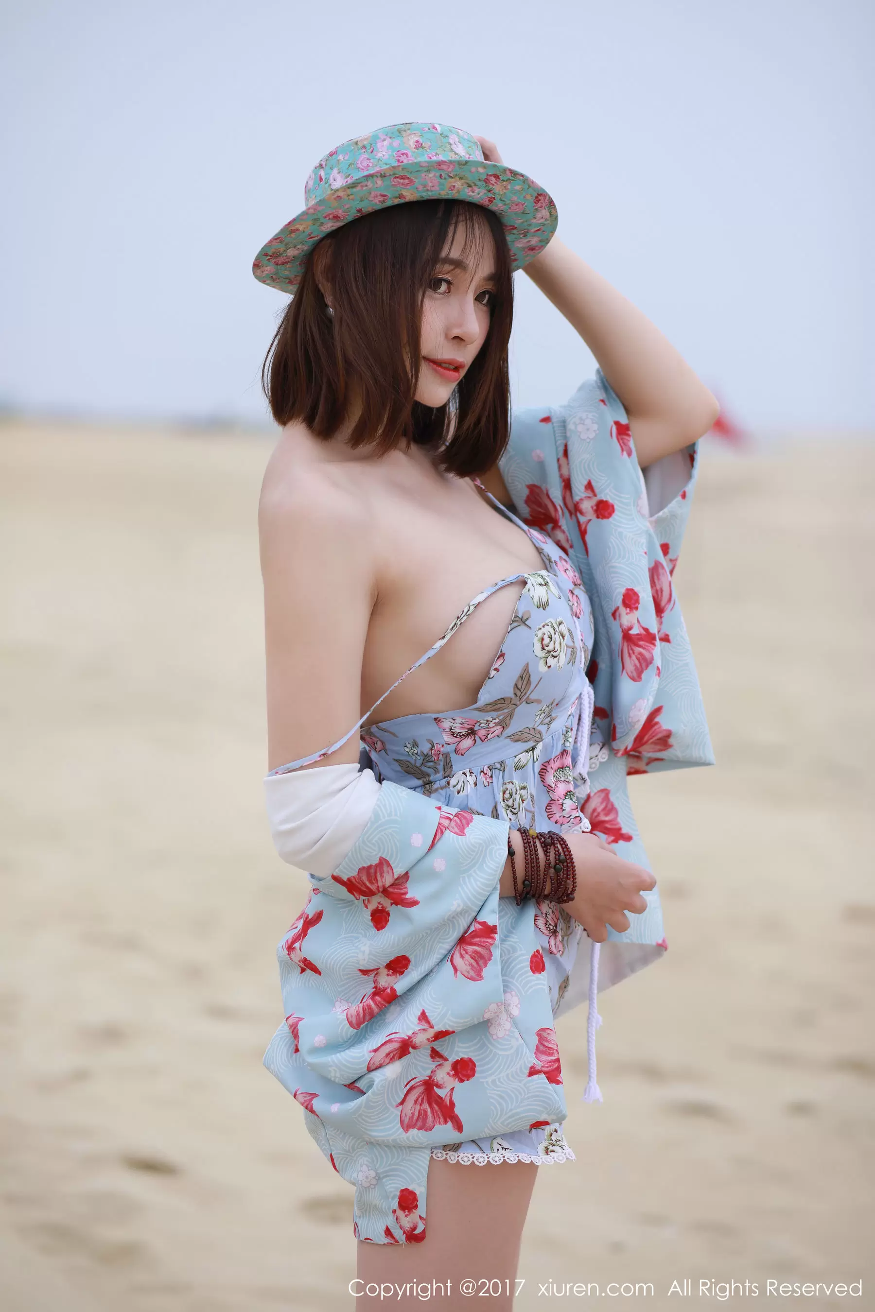 奈奈Fox《海边沙滩系列》  No.766 美女高清套图-丽图阁