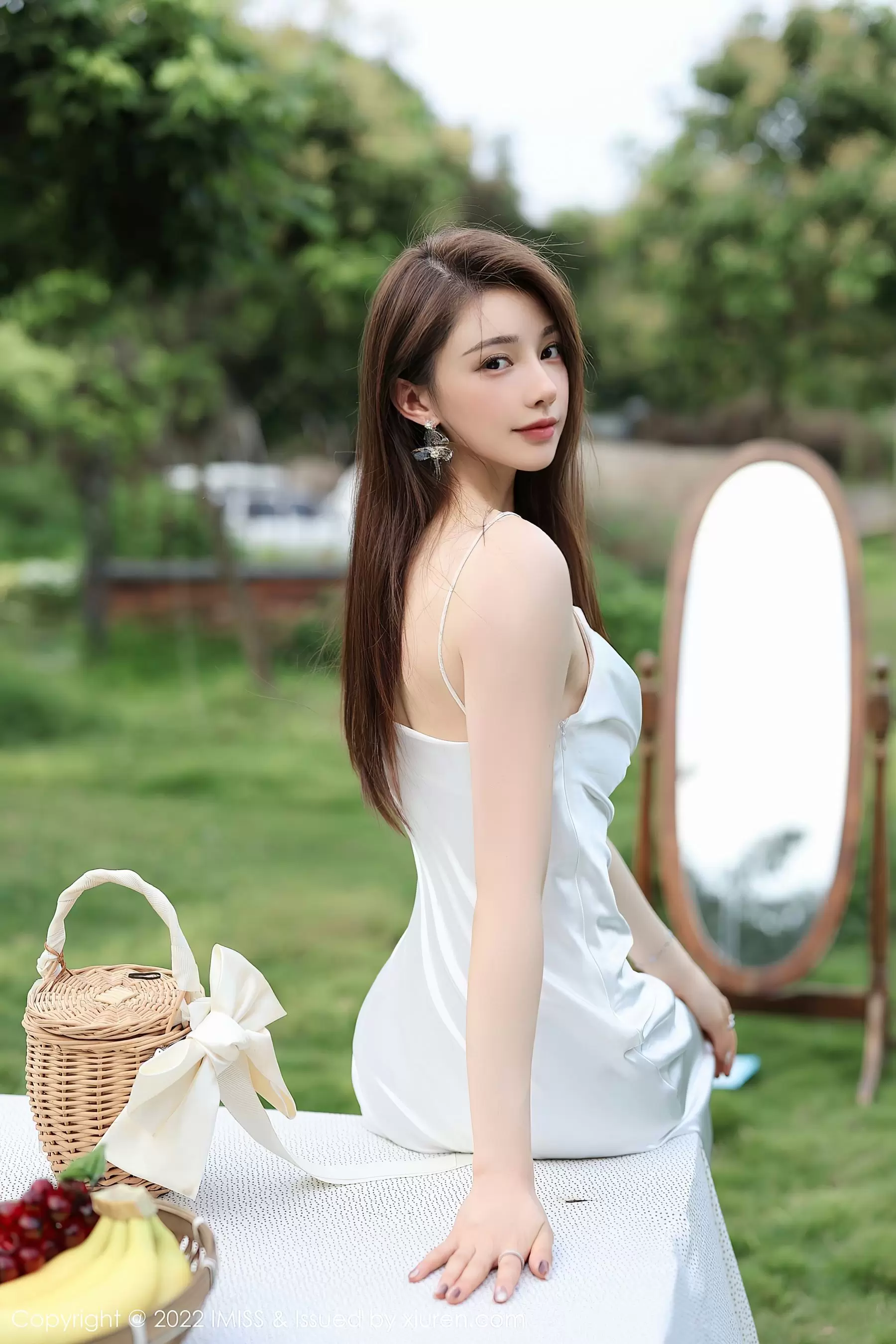 VOL.682 Lynn刘奕宁 户外美腿 性感美女图片-丽图阁