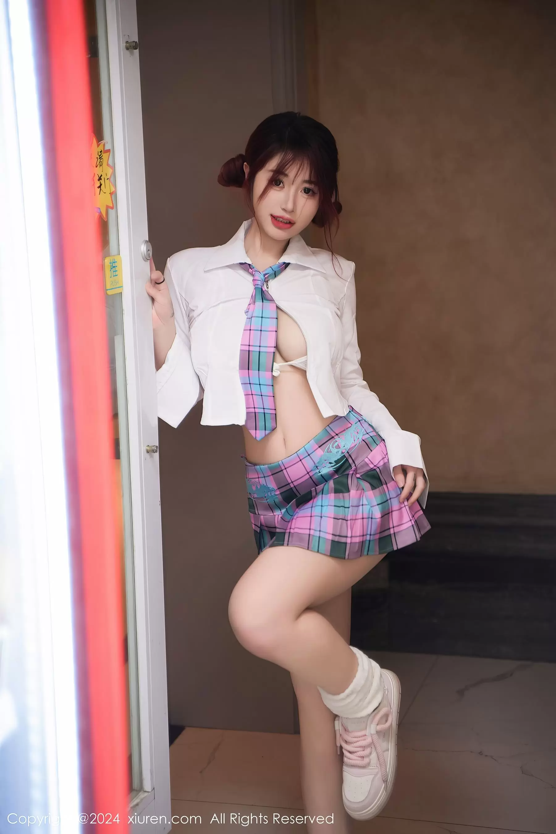 No.8015 美七Mia 短裙美腿 身材超级性感的美女手机壁纸-丽图阁