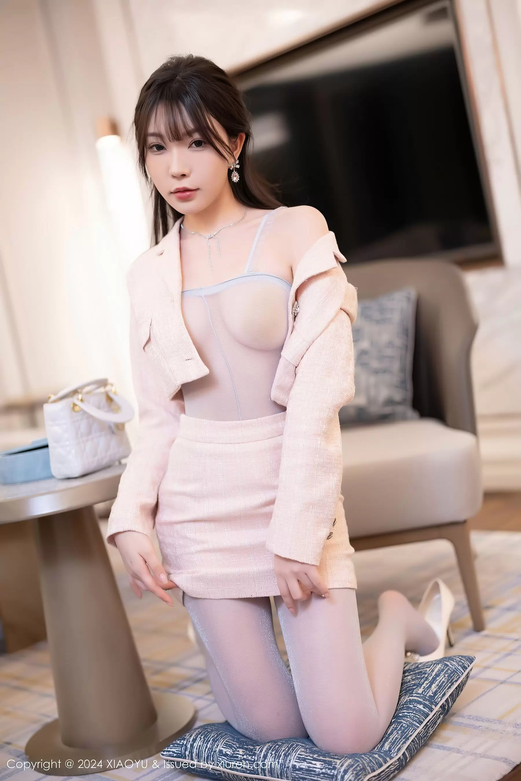 VOL.1236 徐莉芝Booty 丝袜美腿 制服丝袜美女套图-丽图阁