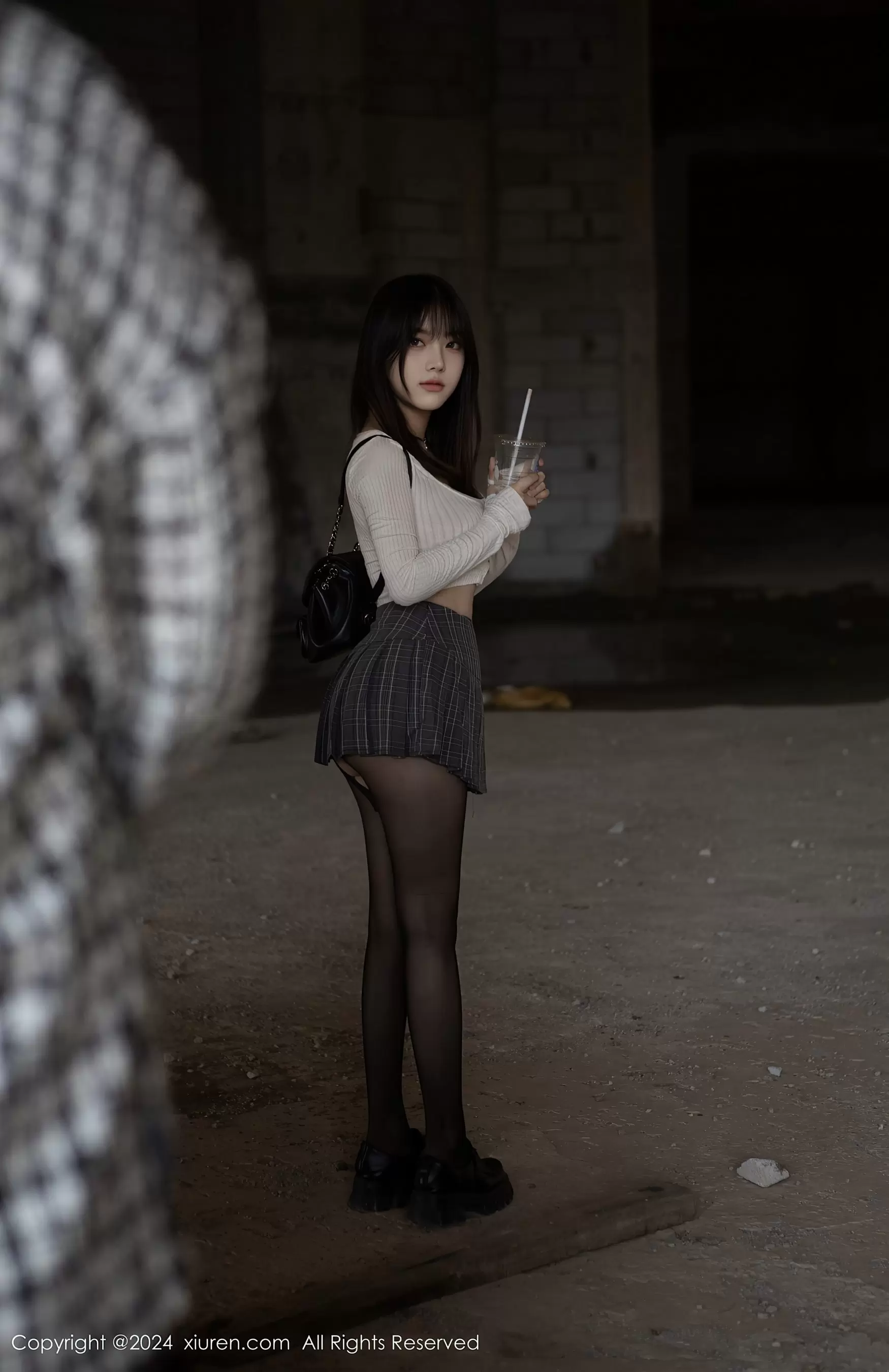 No.8439 豆瓣酱 美腿黑丝 高清性感美女图片-丽图阁