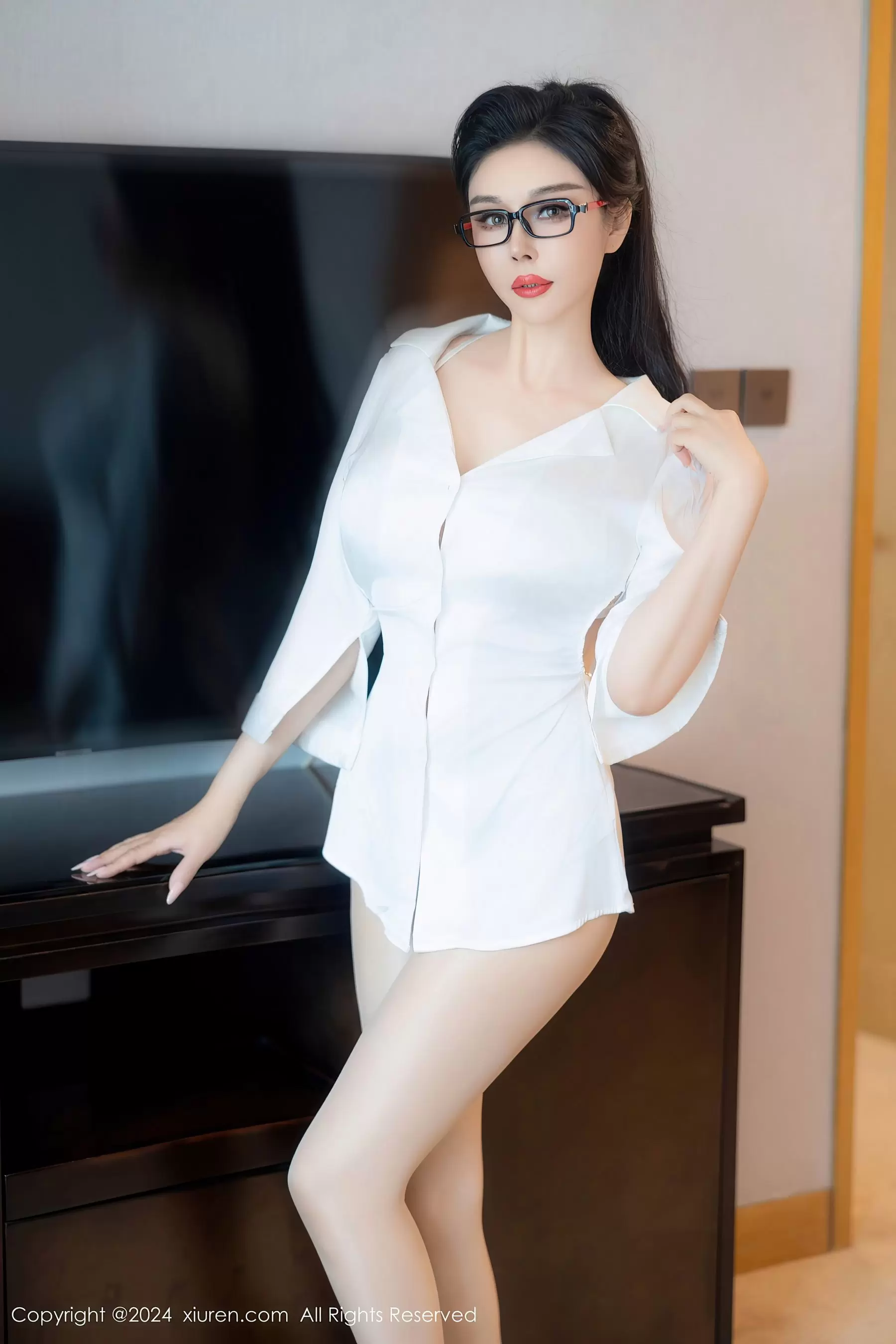No.8469 田冰冰 丝袜美腿 清新美女图片壁纸-丽图阁