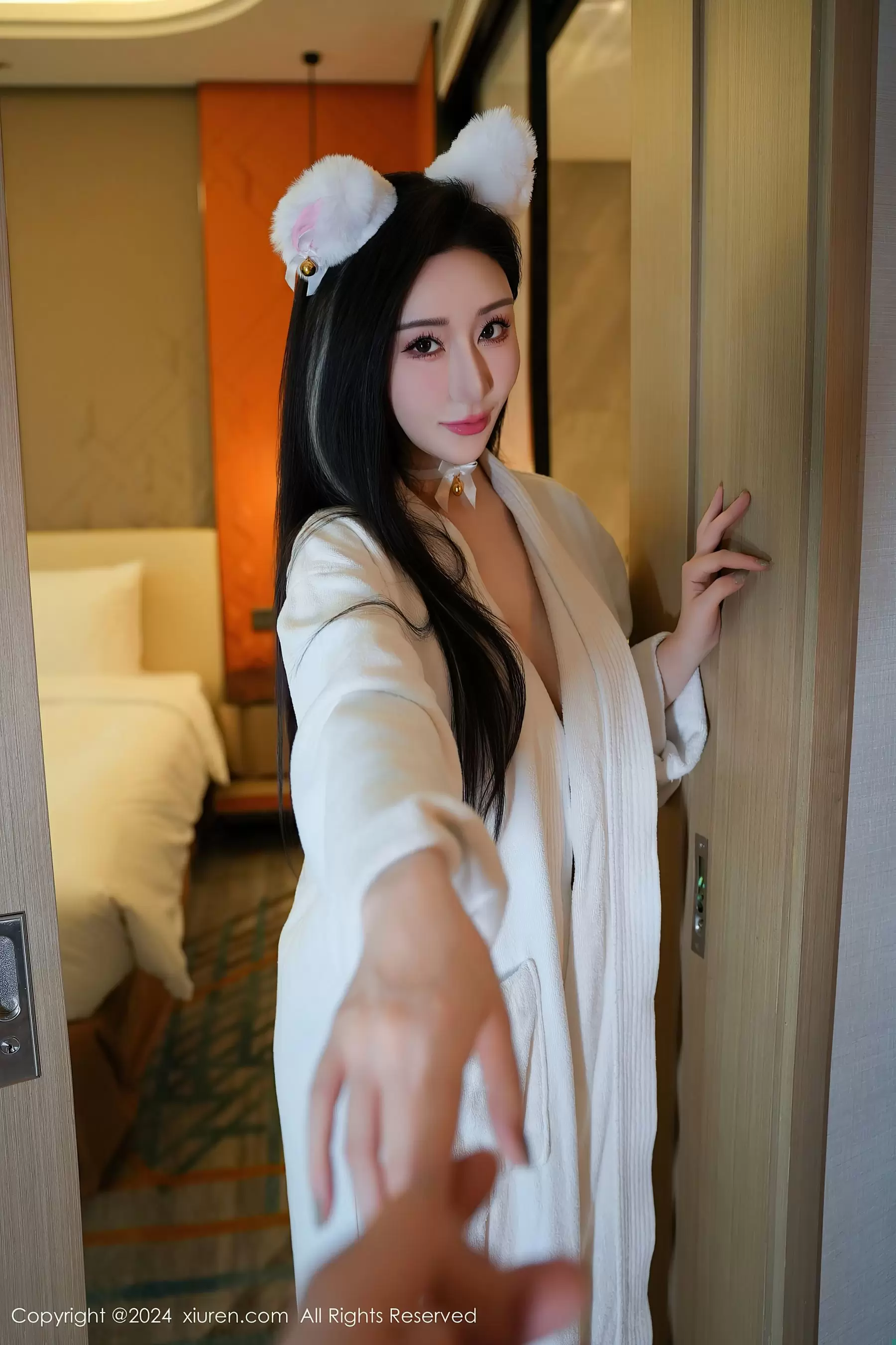 No.8679 田兮白 丝袜美腿 高清4K全面屏手机壁纸-丽图阁