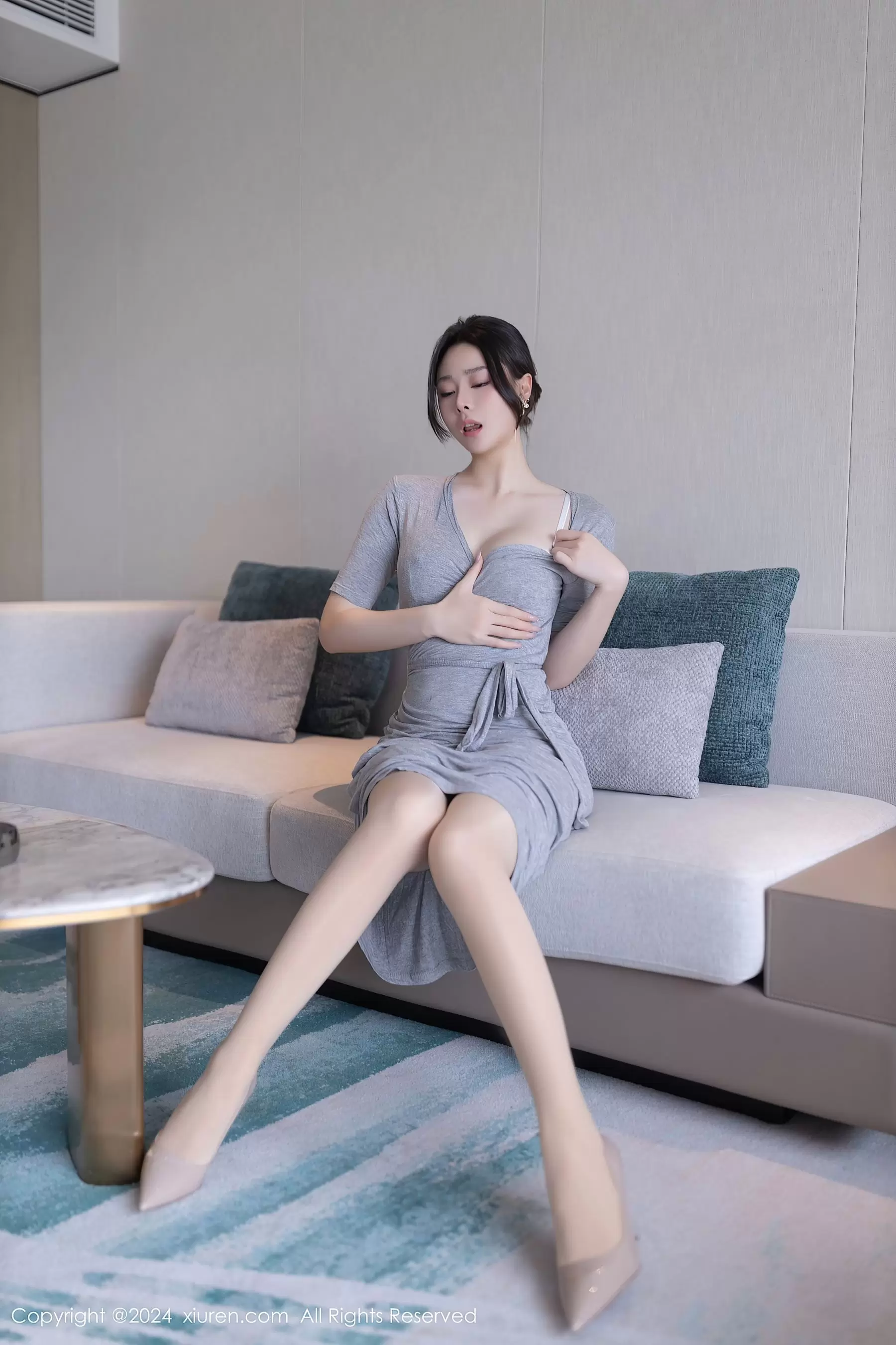 No.8699 小逗逗 丝袜美腿 超高清国内美女模特精选套图-丽图阁