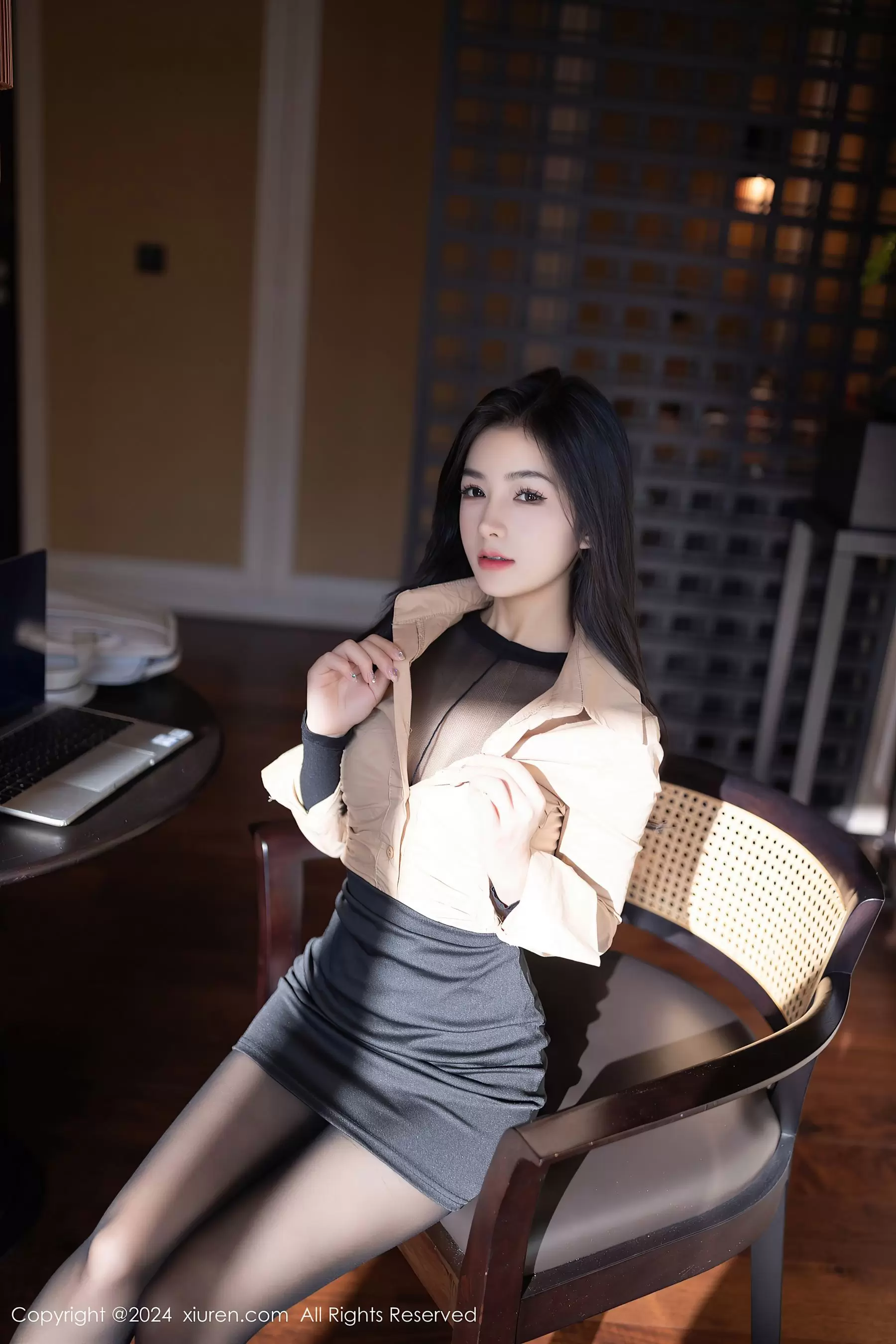No.8835 谭小灵 黑丝美腿 美女写真艺术照图片-丽图阁
